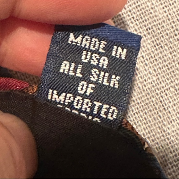 Tommy Hilfiger dark red necktie, 100% silk, multicolor, medallion pattern - Picture 2 of 7